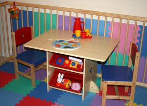 Kidkraft tafel met 2 stoeltjes, ikenik, kindermeubels en educatief speelgoed